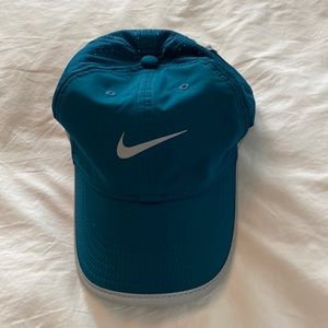 Nike - adjustable workout hat